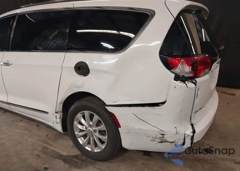 2018 Chrysler Pacifica Touring L из США, поврежденный, VIN 2C4RC1BG7JR152329